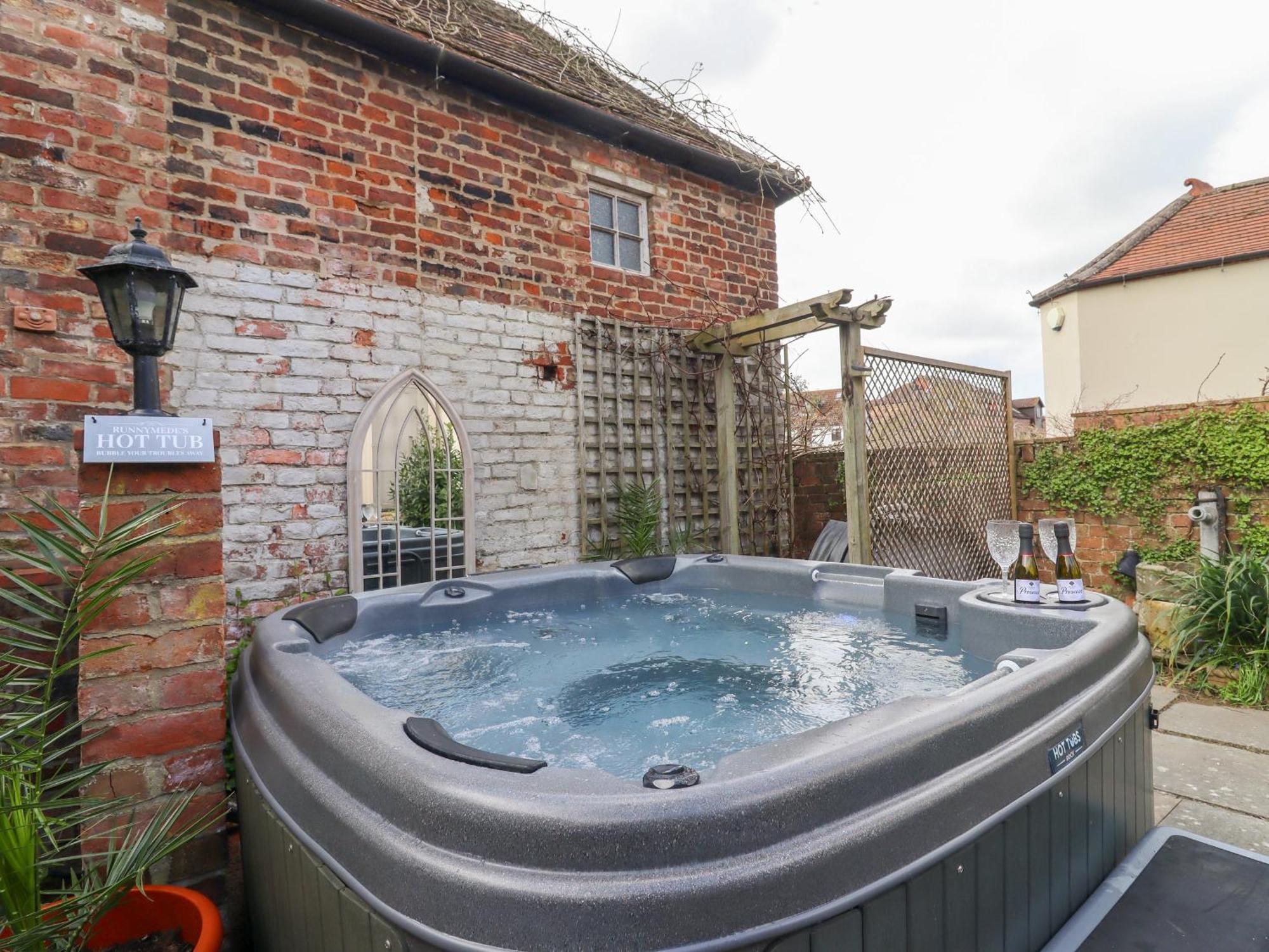 Runnymede Villa Tewkesbury Exterior photo